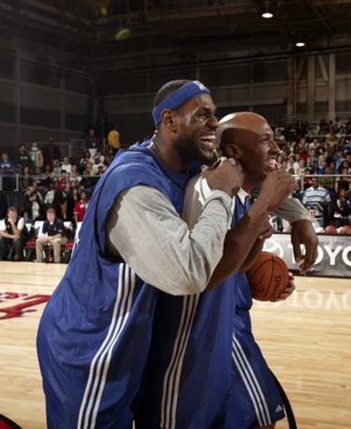 Risate tra amici: ecco LeBron James e Chauncey Billups nel 2008